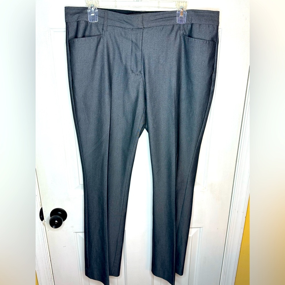 Express,14,dress pants. Black &white very thin herringbone pattern. Smoke free.